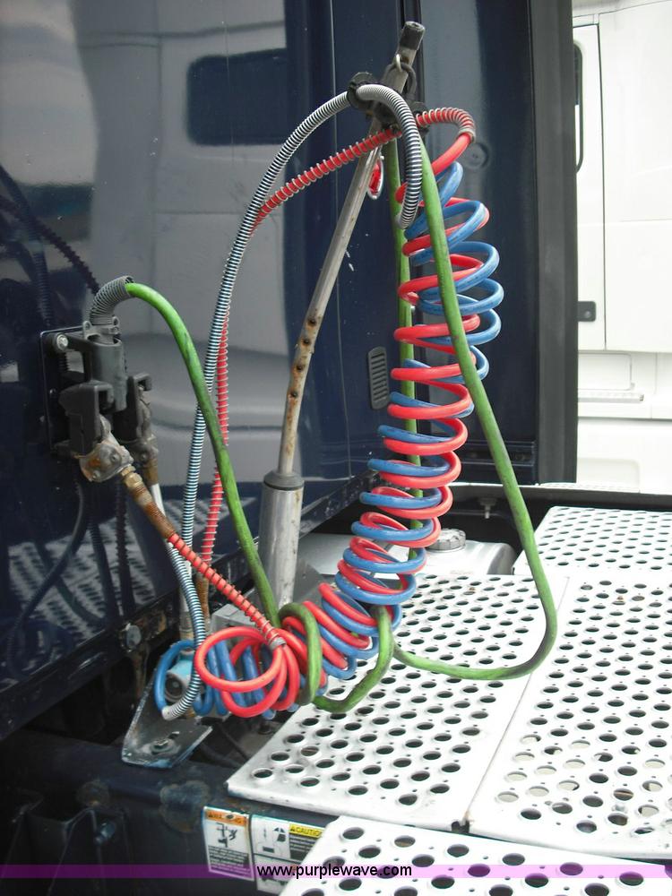 image for item 3623 2005 Kenworth T2000 semi truck