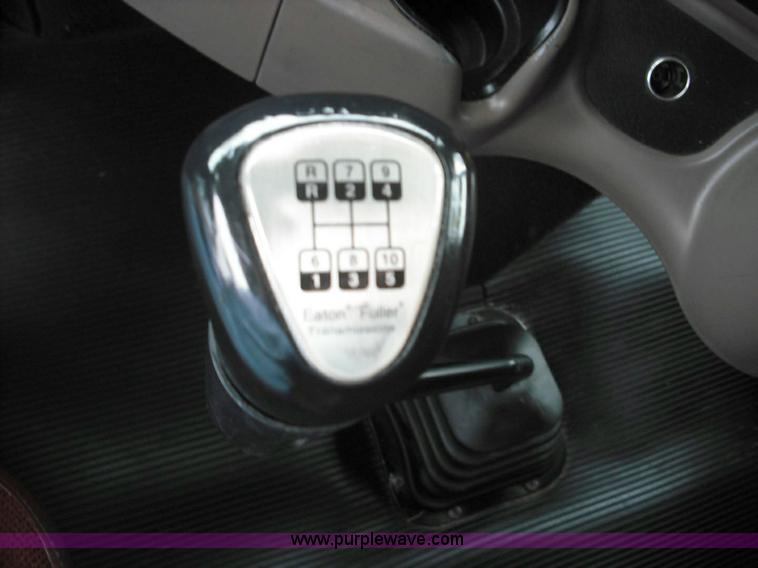 image for item 3623 2005 Kenworth T2000 semi truck