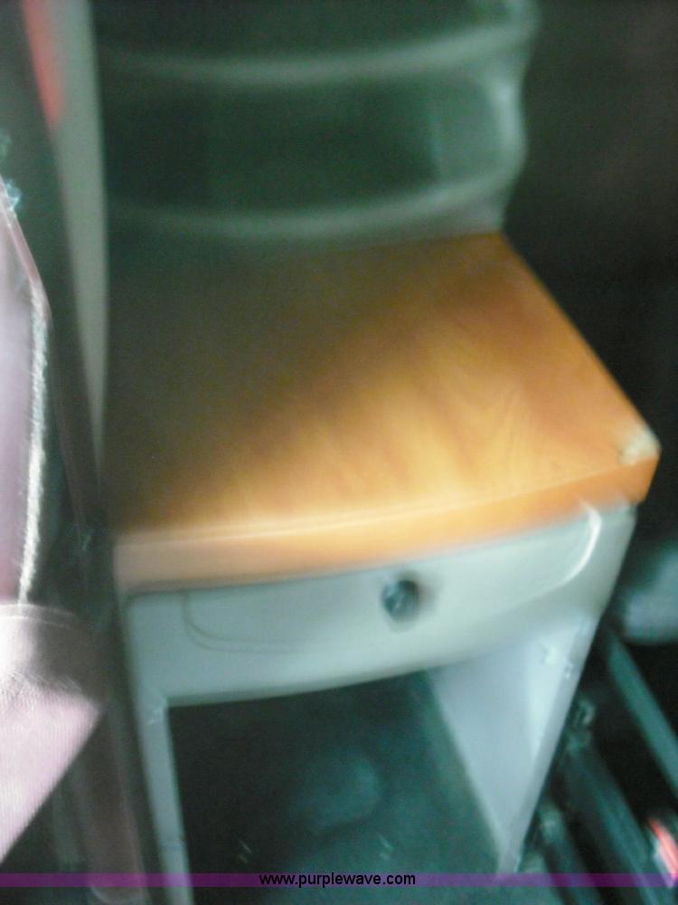 image for item 3623 2005 Kenworth T2000 semi truck