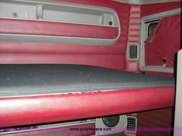 image for item 3623 2005 Kenworth T2000 semi truck