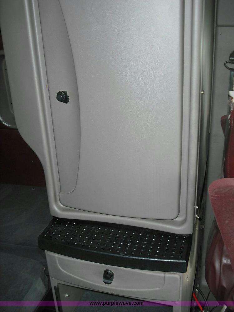 image for item 3623 2005 Kenworth T2000 semi truck