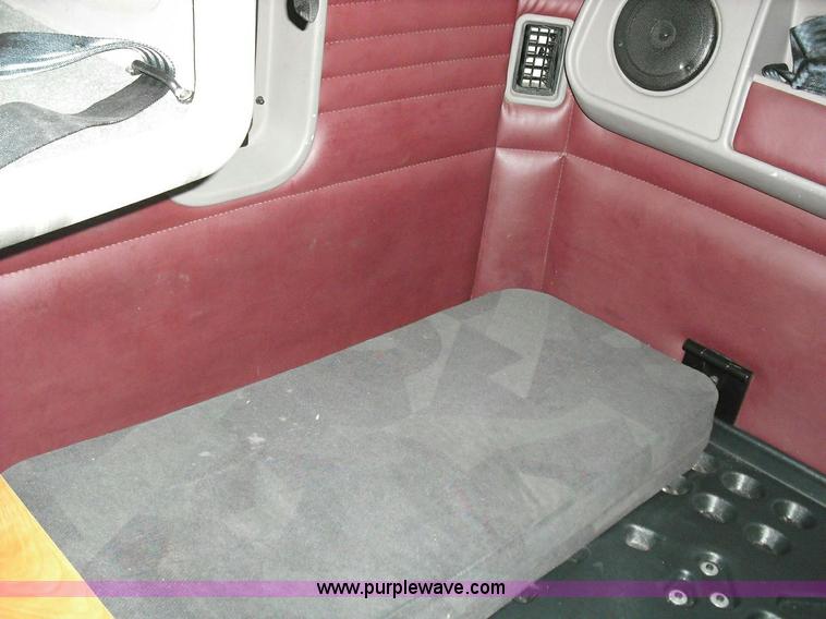 image for item 3623 2005 Kenworth T2000 semi truck