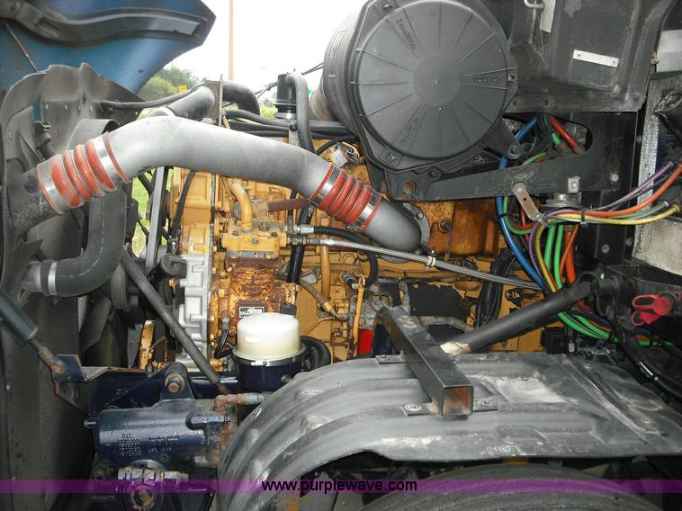 image for item 3623 2005 Kenworth T2000 semi truck