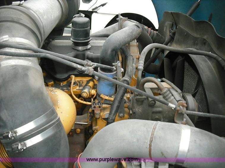 image for item 3623 2005 Kenworth T2000 semi truck