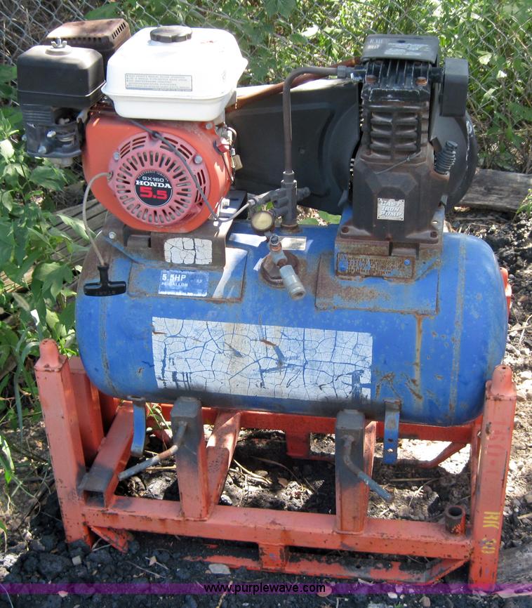 image for item 4125 20 gallon air compressor