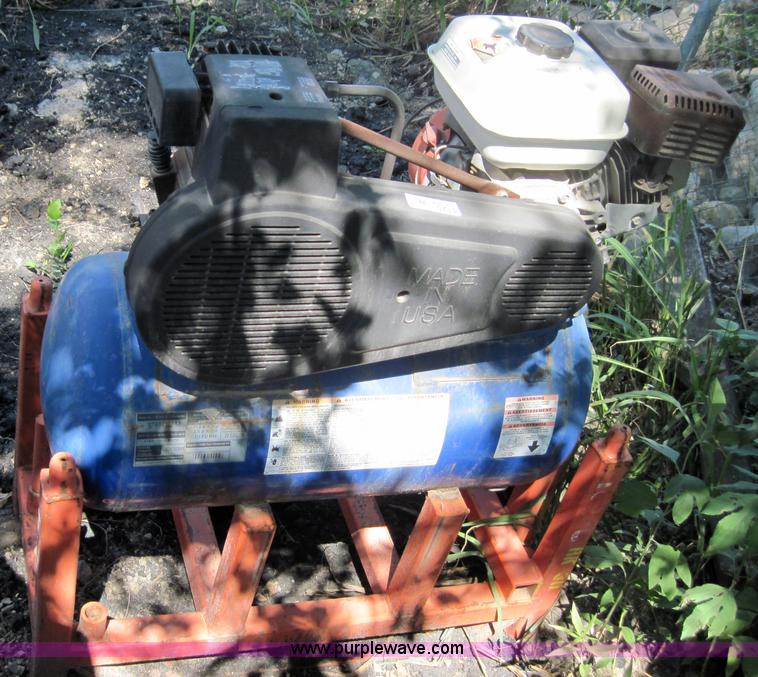 image for item 4125 20 gallon air compressor