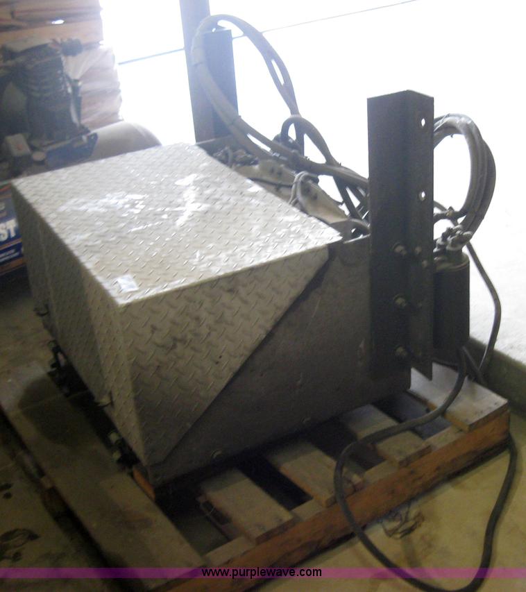 image for item 5560 Semi-truck auxiliary power unit