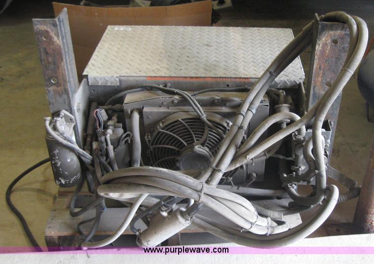 image for item 5560 Semi-truck auxiliary power unit