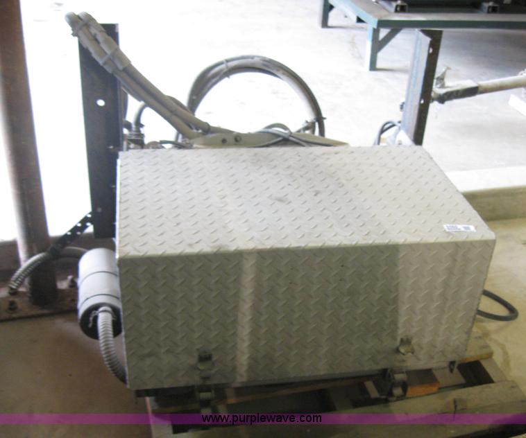 image for item 5560 Semi-truck auxiliary power unit