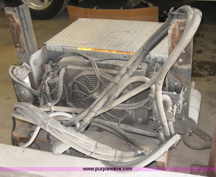 image for item 5560 Semi-truck auxiliary power unit