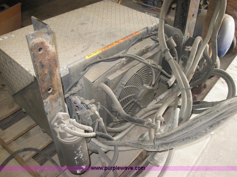 image for item 5560 Semi-truck auxiliary power unit