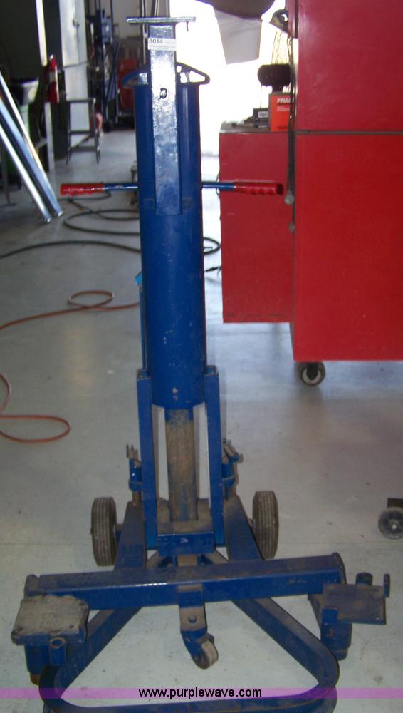 image for item 8014 Gray air over hydraulic jack