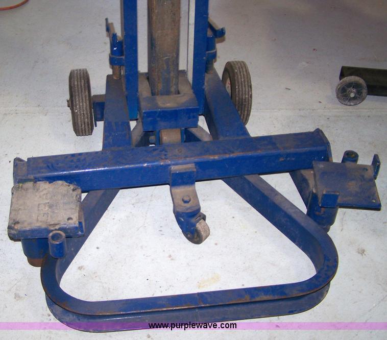 image for item 8014 Gray air over hydraulic jack