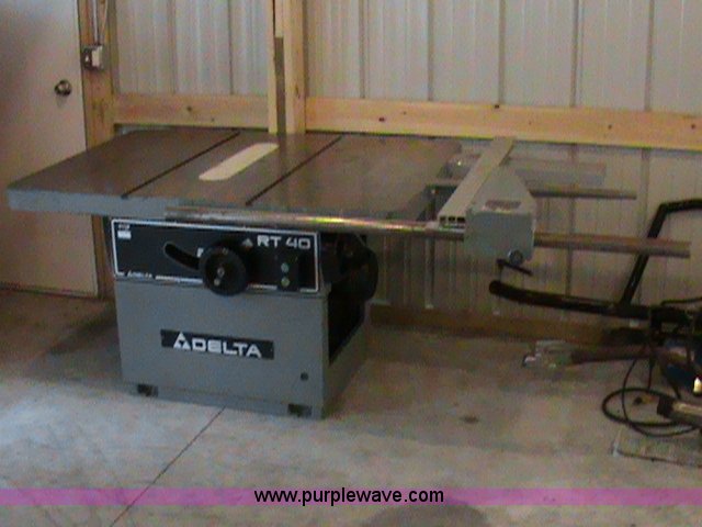 Delta RT40 heavy duty table saw in 