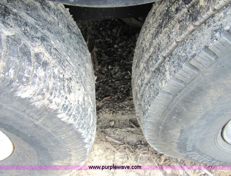 image for item 2090 2005 Globe GTPF6-24 25' trailer