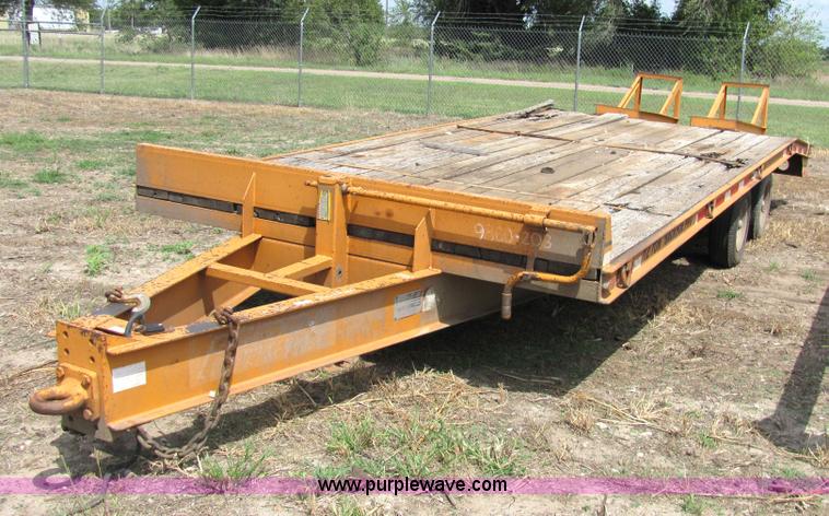 image for item 2091 2001 Econoline MP423DE 28' flatbed trailer