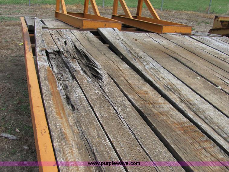 image for item 2091 2001 Econoline MP423DE 28' flatbed trailer