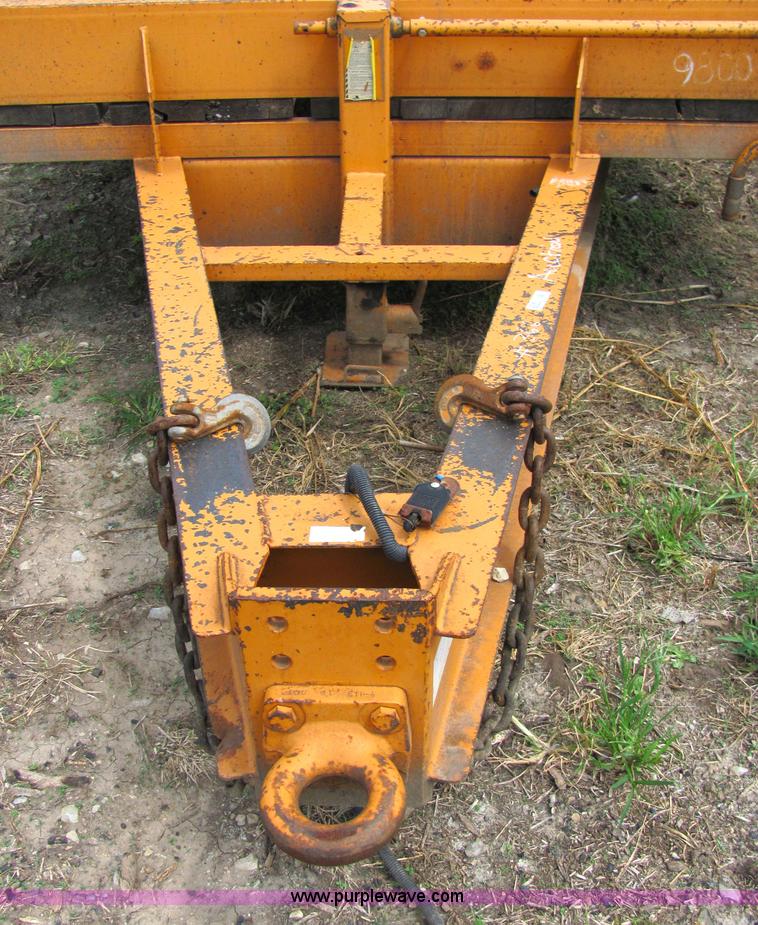 image for item 2091 2001 Econoline MP423DE 28' flatbed trailer