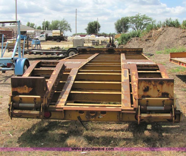 image for item 2092 1990 Hi Tensile Eager Beaver 28' flat bed trailer