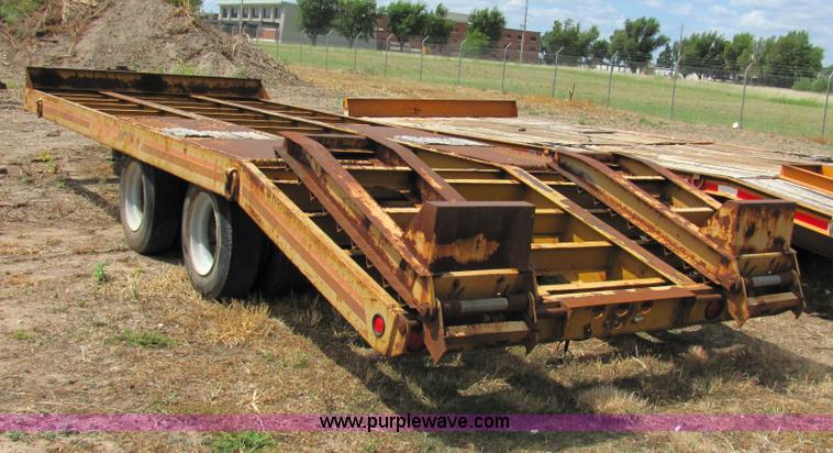 image for item 2092 1990 Hi Tensile Eager Beaver 28' flat bed trailer