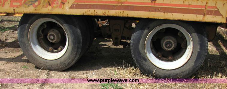 image for item 2092 1990 Hi Tensile Eager Beaver 28' flat bed trailer