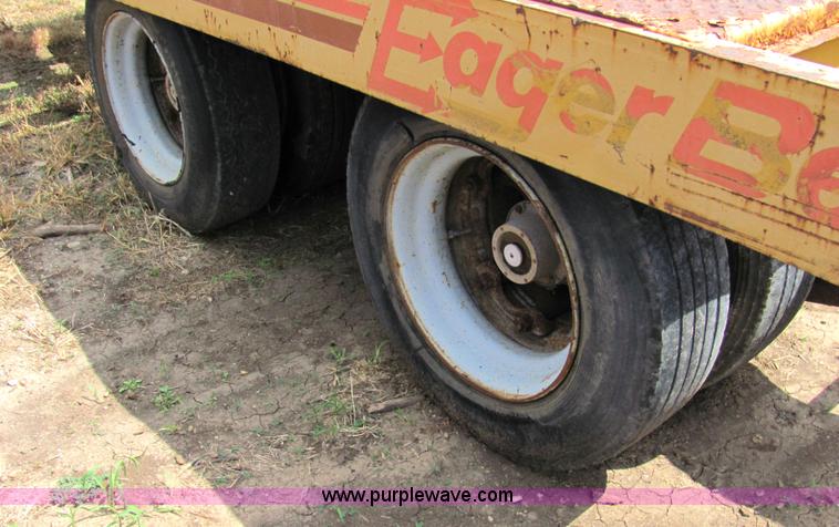image for item 2092 1990 Hi Tensile Eager Beaver 28' flat bed trailer