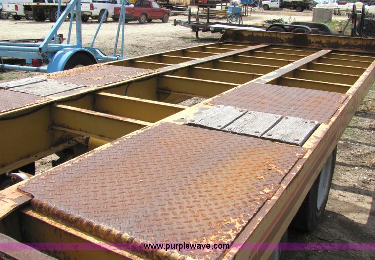 image for item 2092 1990 Hi Tensile Eager Beaver 28' flat bed trailer