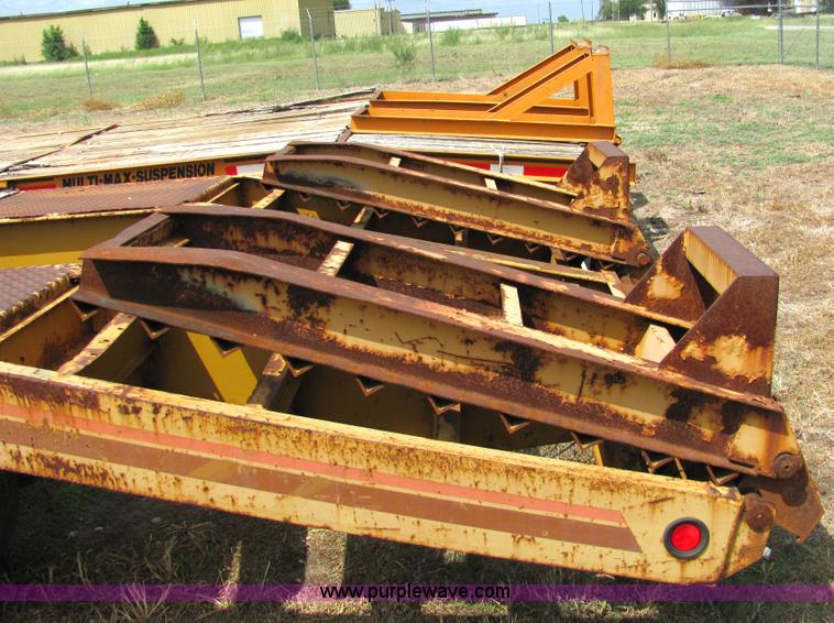 image for item 2092 1990 Hi Tensile Eager Beaver 28' flat bed trailer