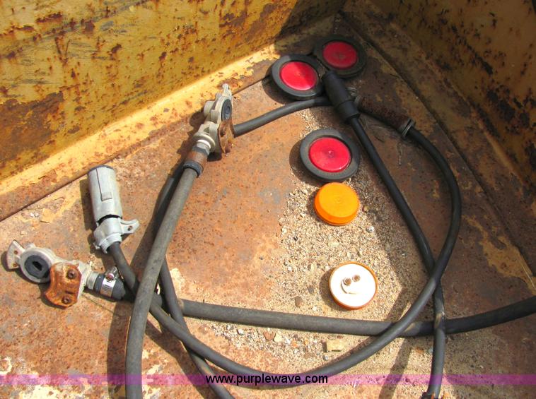 image for item 2092 1990 Hi Tensile Eager Beaver 28' flat bed trailer