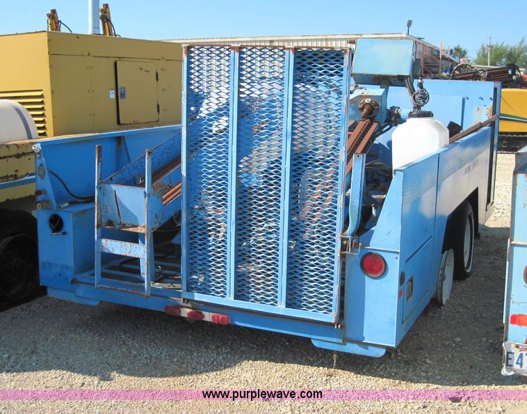 image for item 4133 1992 Doonan 13' equipment trailer