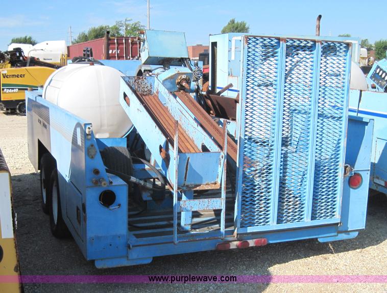 image for item 4133 1992 Doonan 13' equipment trailer