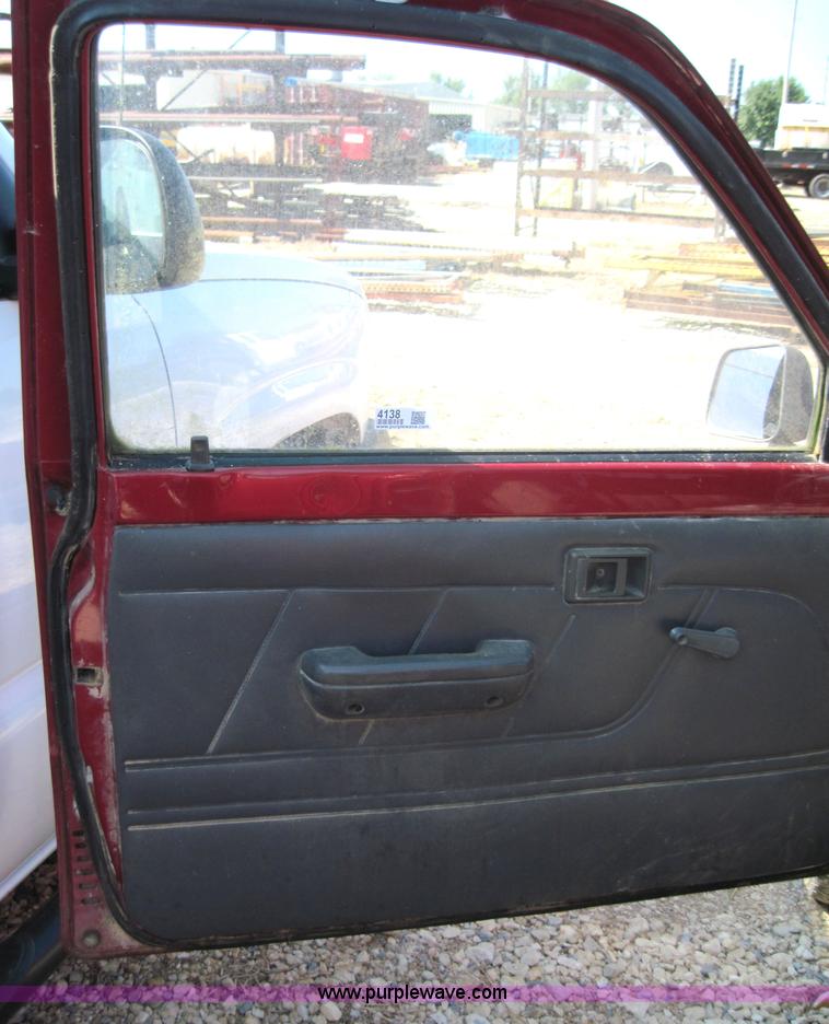 image for item 4138 1994 Toyota Tacoma pickup truck