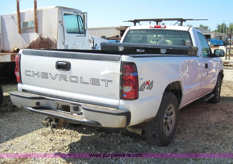 image for item 4139 2005 Chevrolet K1500 Silverado pickup truck