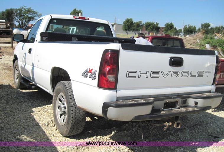 image for item 4139 2005 Chevrolet K1500 Silverado pickup truck