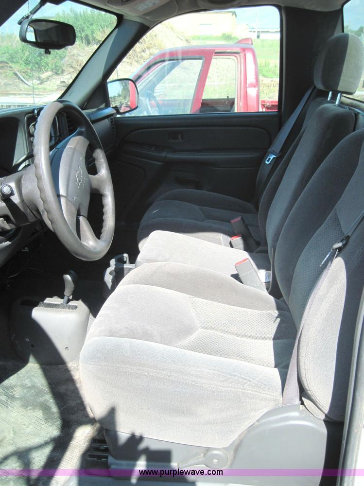 image for item 4139 2005 Chevrolet K1500 Silverado pickup truck