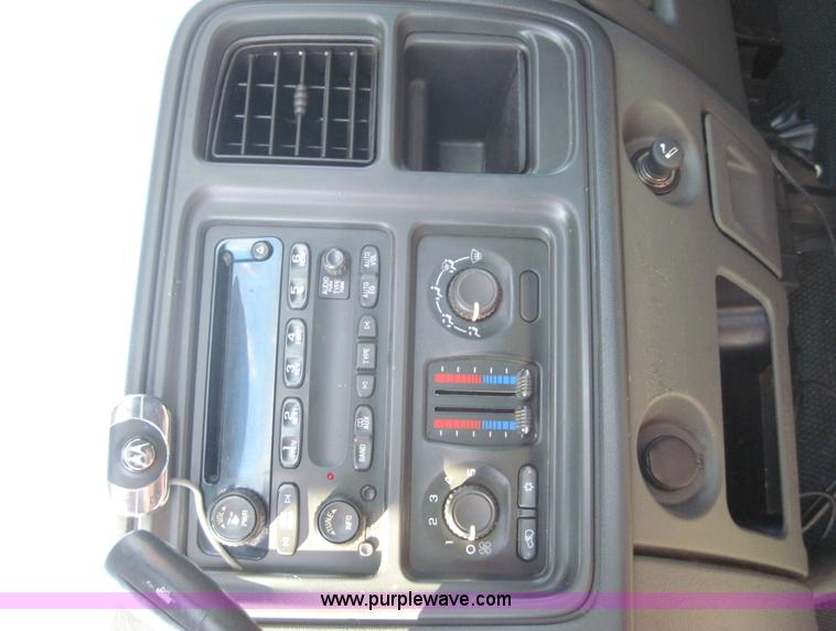 image for item 4139 2005 Chevrolet K1500 Silverado pickup truck