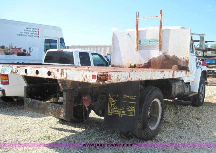 image for item 4140 1979 International 1724 single axle truck