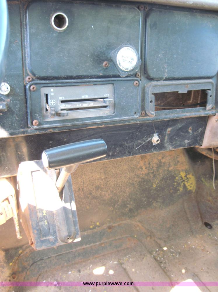 image for item 4140 1979 International 1724 single axle truck