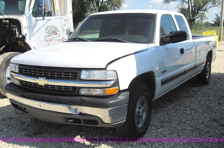 image for item 4141 2002 Chevrolet K1500 Silverado pickup truck