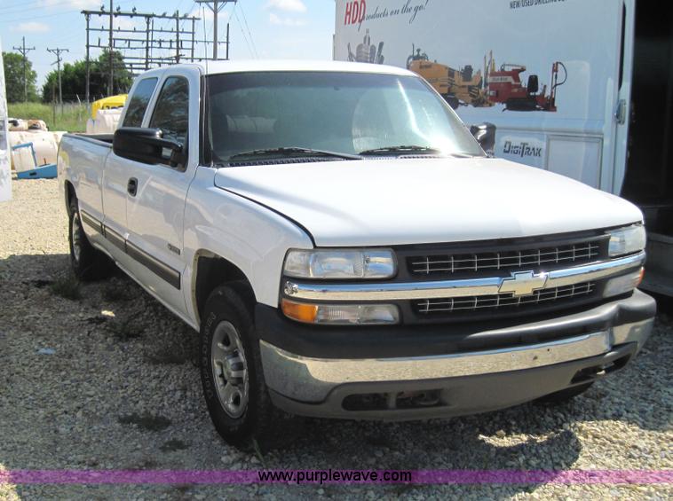 image for item 4141 2002 Chevrolet K1500 Silverado pickup truck
