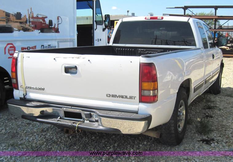 image for item 4141 2002 Chevrolet K1500 Silverado pickup truck