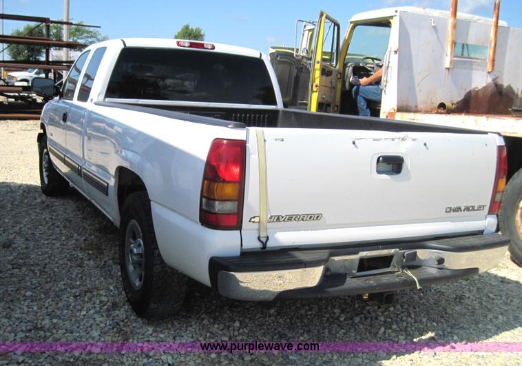 image for item 4141 2002 Chevrolet K1500 Silverado pickup truck