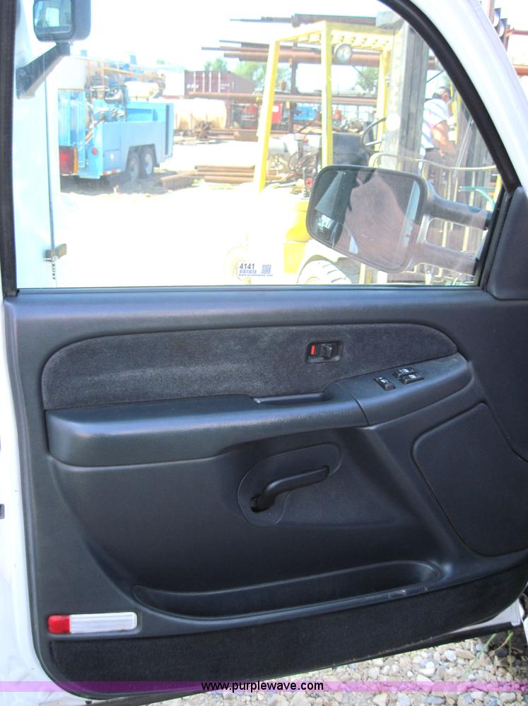 image for item 4141 2002 Chevrolet K1500 Silverado pickup truck