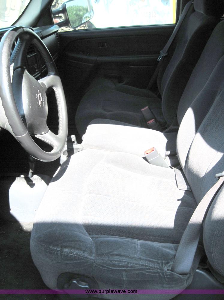 image for item 4141 2002 Chevrolet K1500 Silverado pickup truck