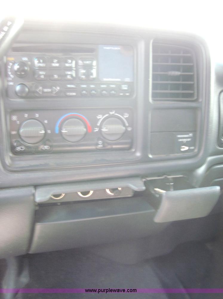 image for item 4141 2002 Chevrolet K1500 Silverado pickup truck