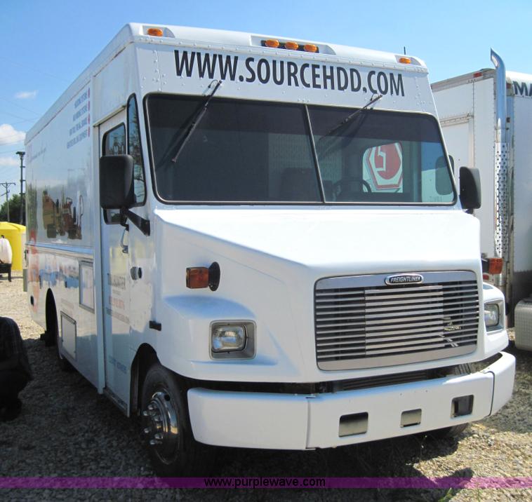 image for item 4142 1999 Freightliner Step van