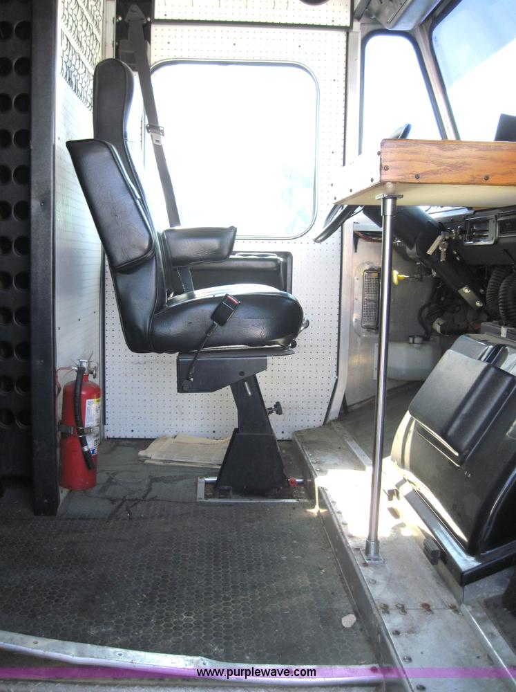 image for item 4142 1999 Freightliner Step van