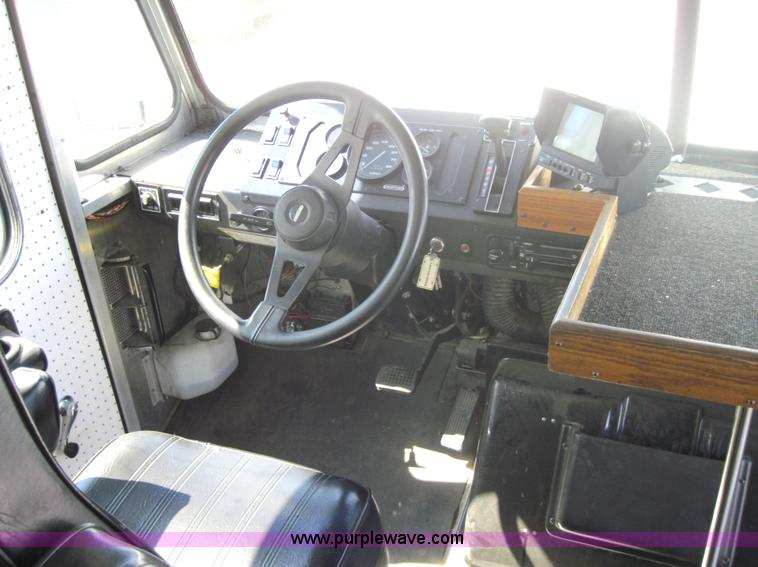 image for item 4142 1999 Freightliner Step van