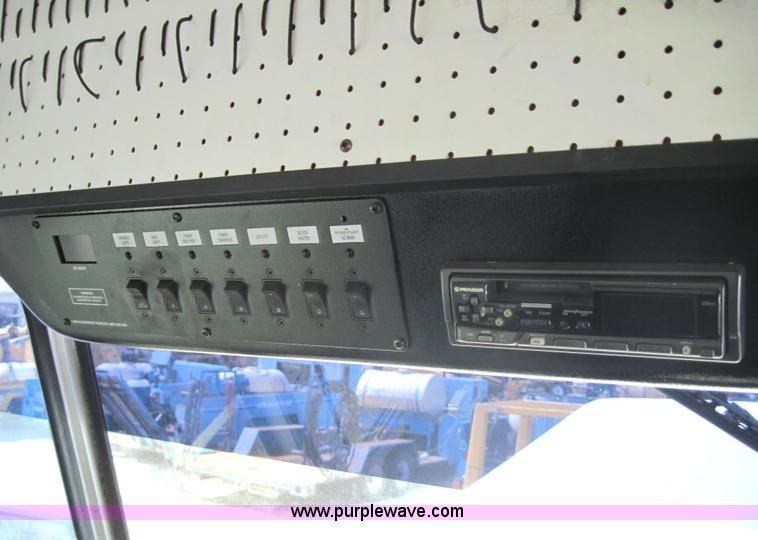 image for item 4142 1999 Freightliner Step van