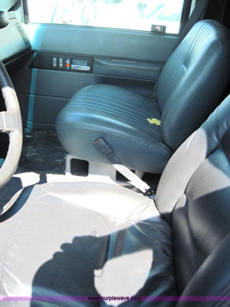 image for item 4143 1997 GMC C6500 truck